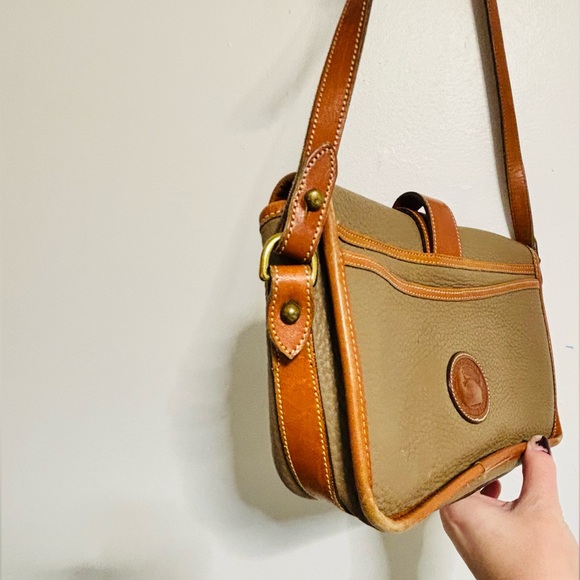 DOONEY & BOURKE Vintage All Weather Leather Tan Beige Brown Shoulder Bag - Picture 6 of 9